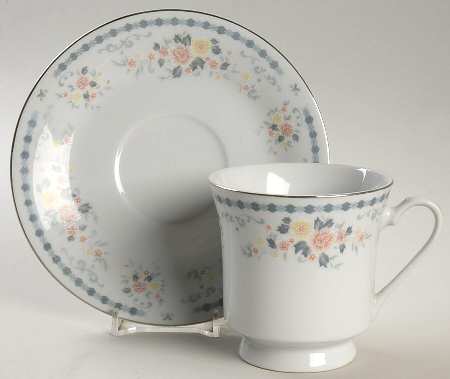 GID165 Footed Cup & Saucer Set