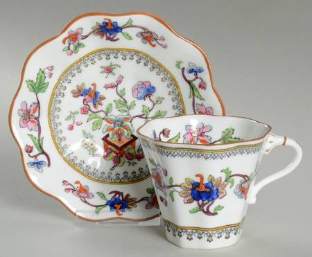 Flower Pot (Brown Trim, Scalloped) Flat Cup & Saucer Set