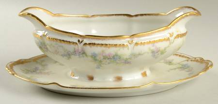 CHF429 Gravy Boat with Attached Underplate