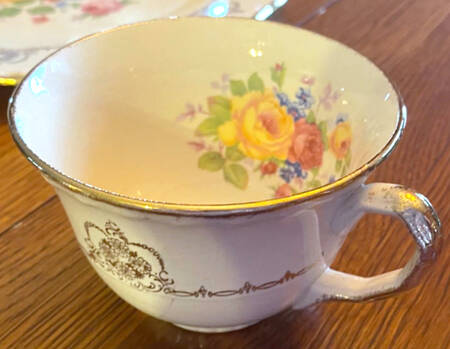 CRO151 Footed Cup