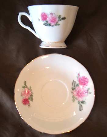 YSH15 Footed Cup & Saucer Set