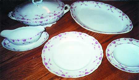 CAR69 Gravy Boat with Attached Underplate