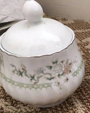 UP128 (Swirl Rim) Sugar Bowl & Lid