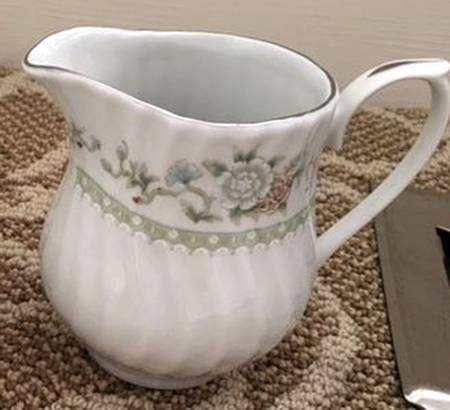 UP128 (Swirl Rim) Creamer