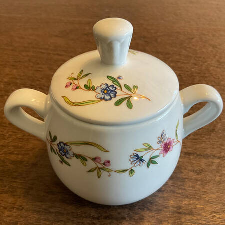Versailles (Smooth) Sugar Bowl & Lid