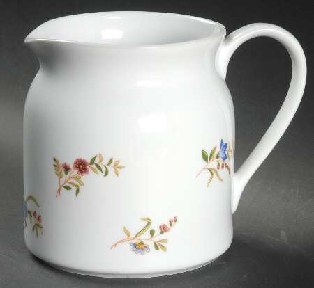 Versailles (Smooth) 32 Oz Pitcher