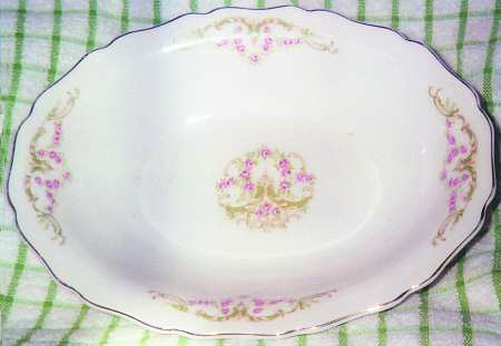 Sandra 9" Oval Vegetable Bowl