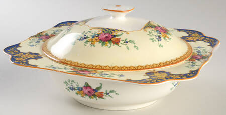 Westminster (Square, Scalloped) Round Covered Vegetable