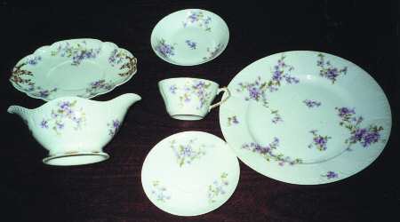 CHF565 Gravy Boat & Underplate