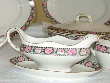 CTI49 Gravy Boat with Attached Underplate