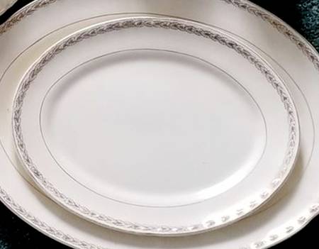 CRO168 11" Oval Serving Platter