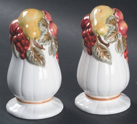 Summer Grove Sculpted Salt & Pepper Set