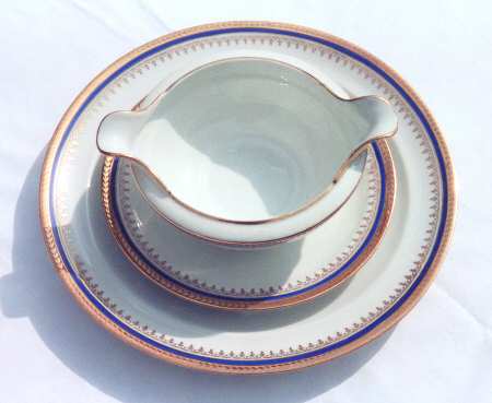 CNR11 Gravy Boat with Attached Underplate