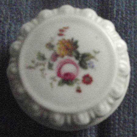 Ludlow Round Pill Box with Lid