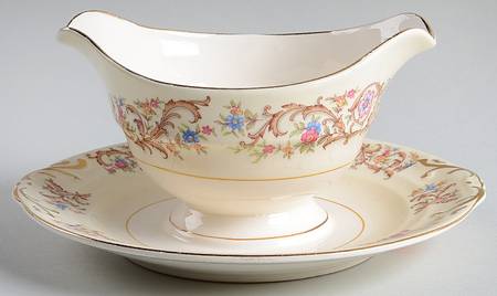 23077 Gravy Boat with Attached Underplate