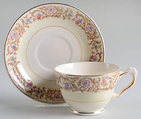 23077 Footed Cup & Saucer Set
