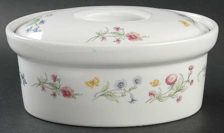 Trellis (Smooth) 1.5 Quart Oval Covered Casserole