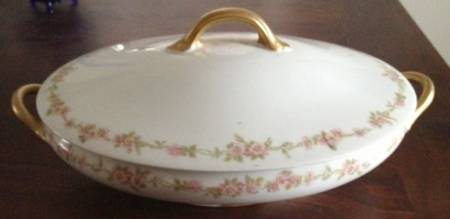 CHF624 Oval Covered Vegetable