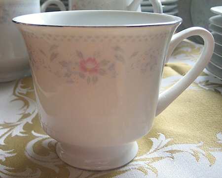 CX106 Footed Cup