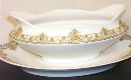 CRG49 Gravy Boat with Attached Underplate