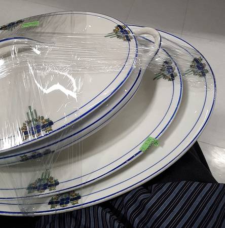 CLE21 Oval Covered Vegetable