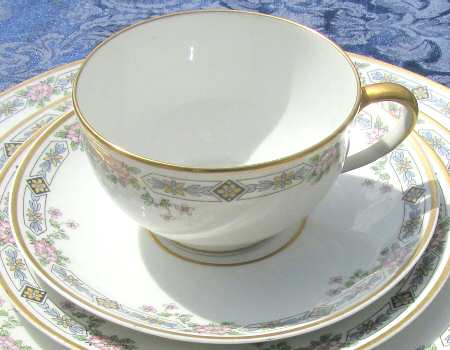 CHF663 Flat Cup & Saucer Set