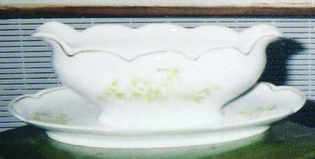 CAR99 Gravy Boat with Attached Underplate