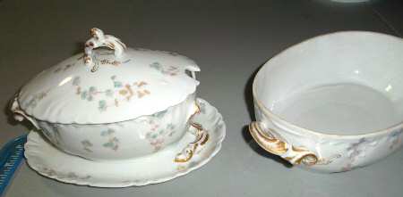 Schleiger 1300-2 Gravy Boat w/Attached Underplate & Lid