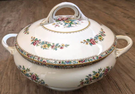 Ming Rose (Smooth) Tureen & Lid