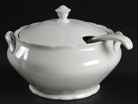 Classic White (Scalloped) Tureen & Lid w/Ladle