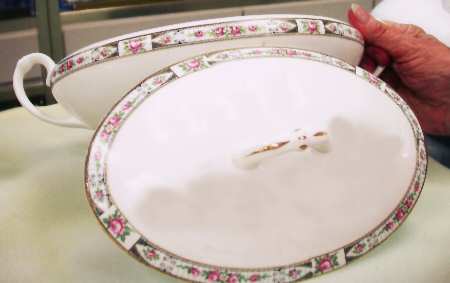 CRP105 by Crown Potteries