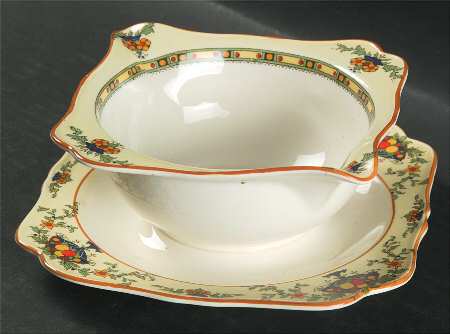 A1476 (Round, Scalloped) Gravy Boat with Attached Underplate