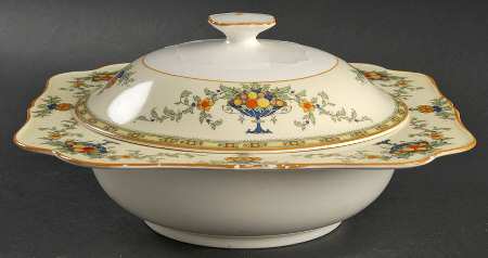 A1476 (Round, Scalloped) Square Covered Vegetable