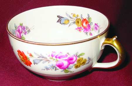 CHF858 Footed Cup