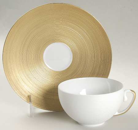 Aile or (Gold) Flat Cup & Saucer Set