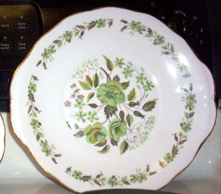 C671 Handled Cake Plate