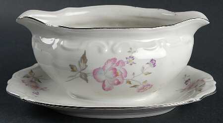 Theresa Gravy Boat with Attached Underplate