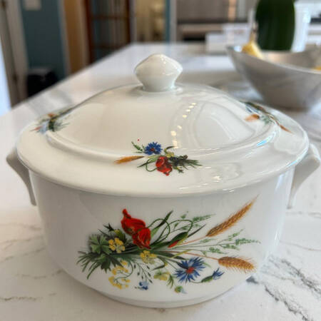 COB22 1.25 Qt Round Covered Casserole