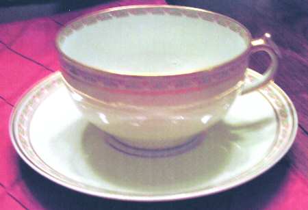 CHF942 Footed Cup & Saucer Set
