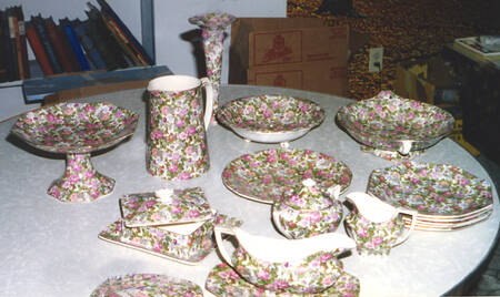 Ivory Chintz (No Black Border) Dinner Plate