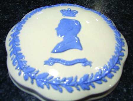 Coronation Large Scalloped Candy Box & Lid
