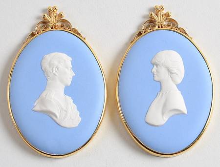 Jasperware Royalty Giftware Oval Medallion