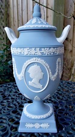 Queen Elizabeth II on Lavender Jasperware 12" Vase/Urn & Llid