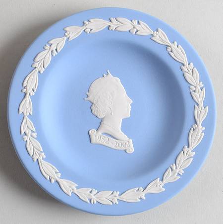 Queen Elizabeth II on Lavender Jasperware Round Personality Tray