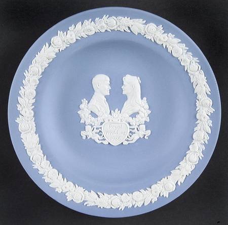 Jasperware Royalty Giftware Round Personality Tray