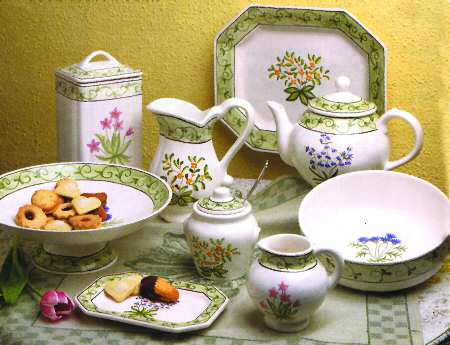 Laurel Teapot & Lid
