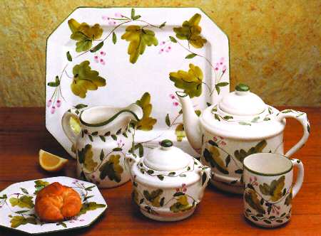 Ivy Garland Teapot & Lid
