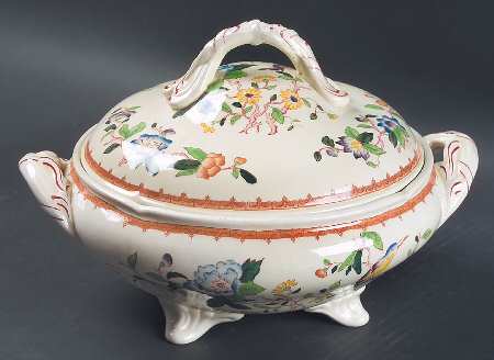 Pembroke #E109 (Cream Background) Round Covered Vegetable