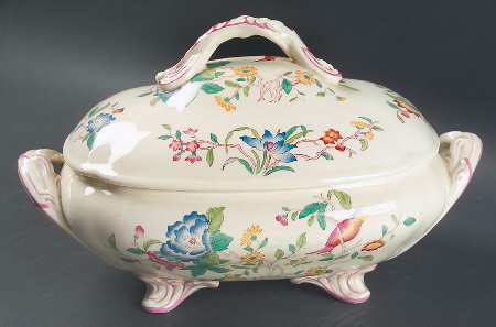Pembroke #E315 (Cream Background) Oval Covered Vegetable