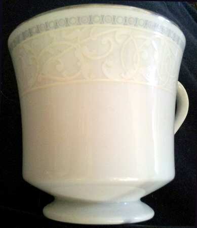 CX251 Footed Cup